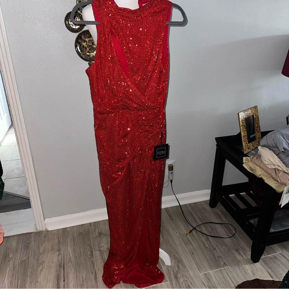 NWT! Mac Duggal Scarlet Sequin Gown